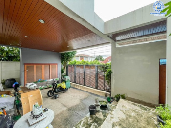 *****บ้านเดี่ยวมือสอง ม. ซอย พหลโยธิน56 พหลโยธิน บ้านเดี่ยวหลังใหญ่ ภายในตกแต่งหรูหรา สวยมาก  บนเนื้อที่เยอะถึง 98.60 ตร.ว.  3 ห้องนอน 3 ห้องน้ำ 2 ที่จอดรถ ภายในบรรยากาศร่มรื่นมีความเป็นส่วนตัวมาก พร้อมมีสระน้ำในตัว  บนพื้นที่กว่า 316 ตร.ม บนทำเลที่ดี เชื่อมต่อถนน พหลโยธิน, ลำลูกกา, วิภาวดี-รังสิต เดินทางสะดวกใกล้รถไฟฟ้า สถานี "แยก คปอ, คูคต"